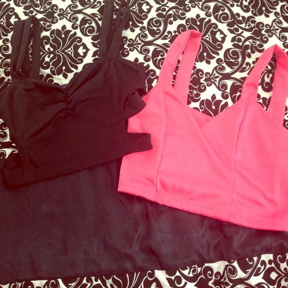 ❌❌SOLD❌❌Lot of 2 caged crop tops