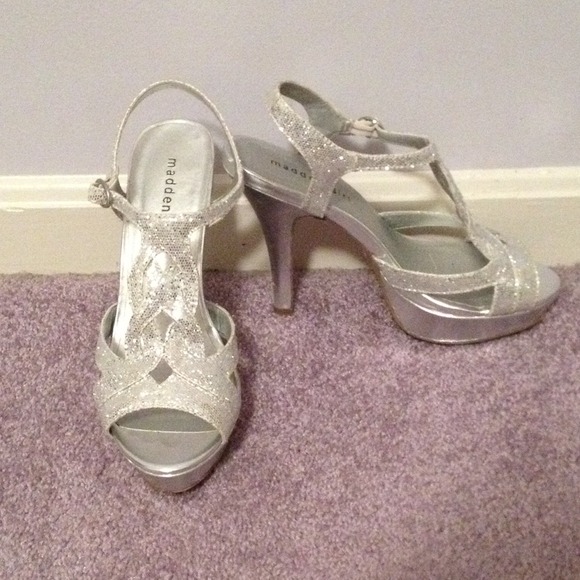 Shoes - Picture 2 of 4