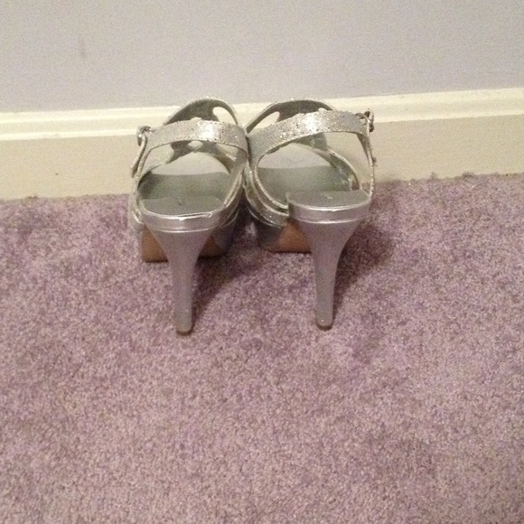 Shoes - Picture 4 of 4