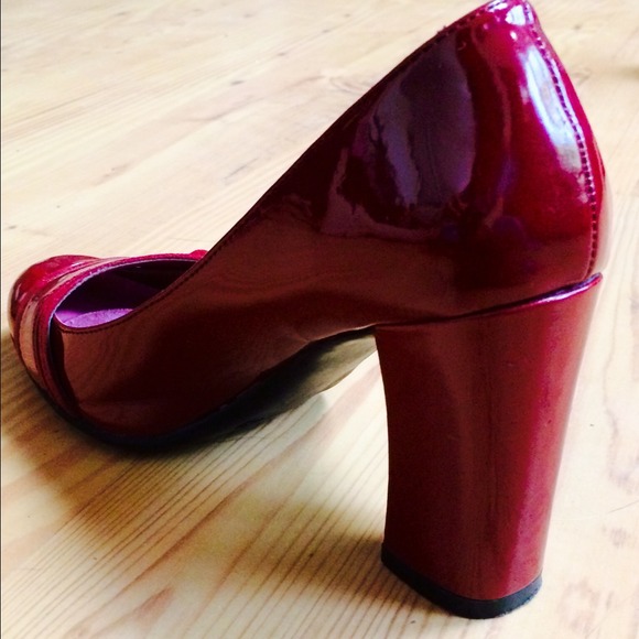 🔻🎉FUN & FEARLESS HP 9/1🎉DEEP RED STACK HEELS - Picture 2 of 4