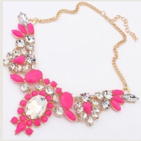 🚫TRADED🚫NWT Pink Bib Statement Necklace! 👸💋