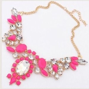 🚫TRADED🚫NWT Pink Bib Statement Necklace! 👸💋