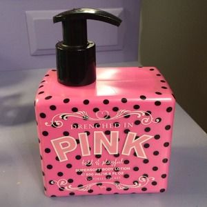 VS a Pink Bold And Playful Supersoft Body Lotion