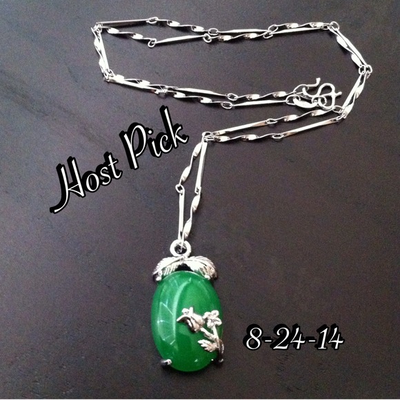 Green Jade necklace "925"🎉HP🎉 - Picture 1 of 4