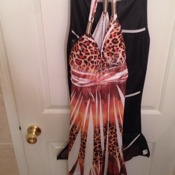 Beautiful and flattering in removable padding - Picture 3 of 3