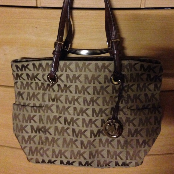 Michael Kors Handbags - 🎈TRADED Authentic Michael Kors