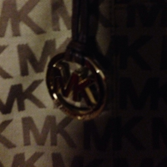 🎈TRADED Authentic Michael Kors - Picture 2 of 4