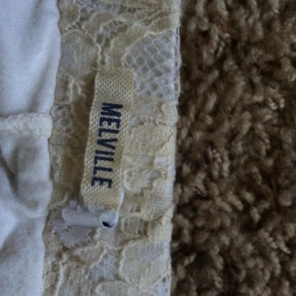 BRANDY MELVILLE SHORTS - Picture 2 of 2