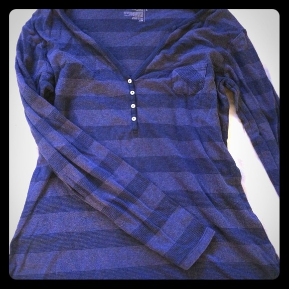 Old Navy blue long sleeve shirt