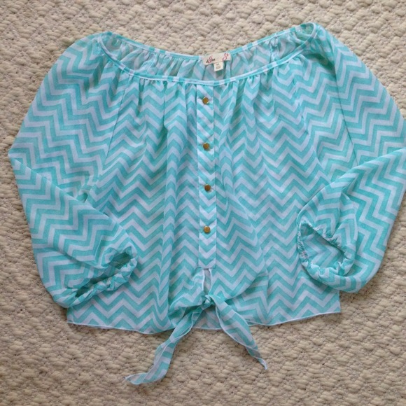 🚫🚫SOLD🚫🚫Chevron blouse - Picture 2 of 4