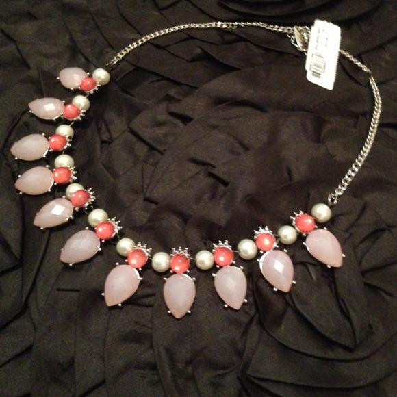 πGiftedπ New York & Co. Pink Statement Necklace - Picture 2 of 3