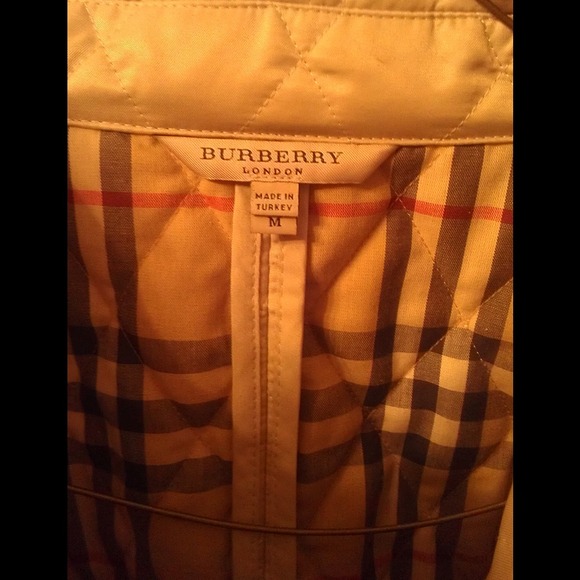 NEEDS TO GO ASAP 100% AUTHENTIC BURBERRY QUILTED - Picture 3 of 4
