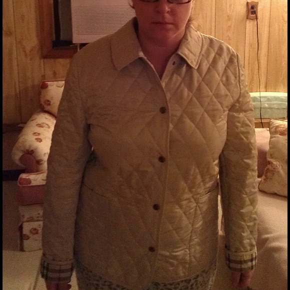 NEEDS TO GO ASAP 100% AUTHENTIC BURBERRY QUILTED - Picture 4 of 4