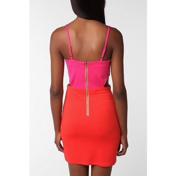 Color Block Cut-Out Dress - Picture 3 of 4