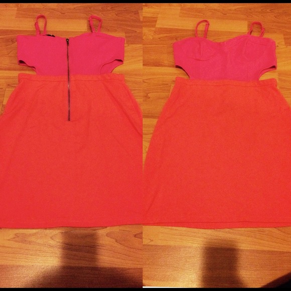 Color Block Cut-Out Dress - Picture 4 of 4