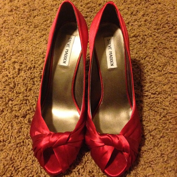 Steve Madden Red GLAMOROUS Heel - Picture 2 of 4