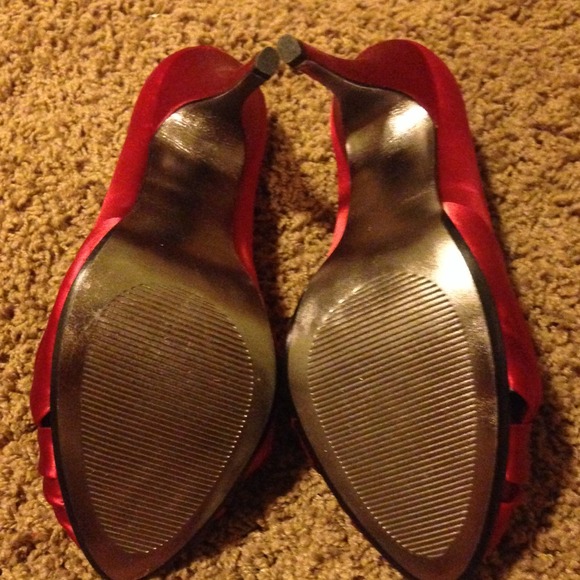 Steve Madden Red GLAMOROUS Heel - Picture 3 of 4