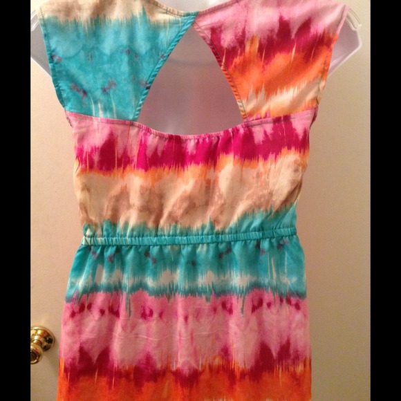 Cute classy dress - Picture 3 of 3