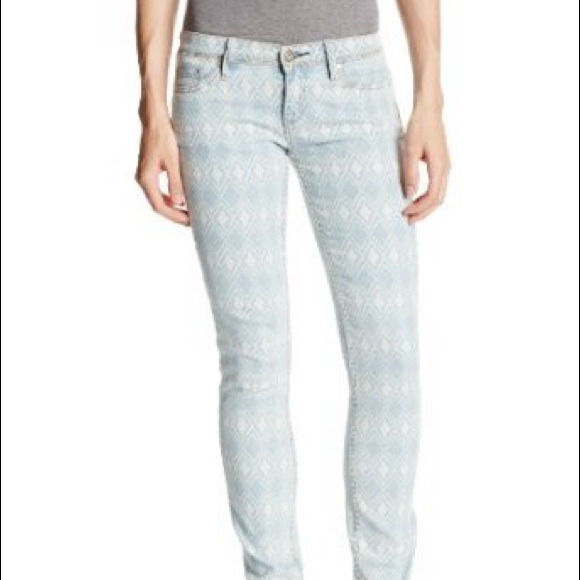 ROXY LIGHTLY WORN PATTERN JEANS!