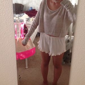 Brandy Melville cropped Knit