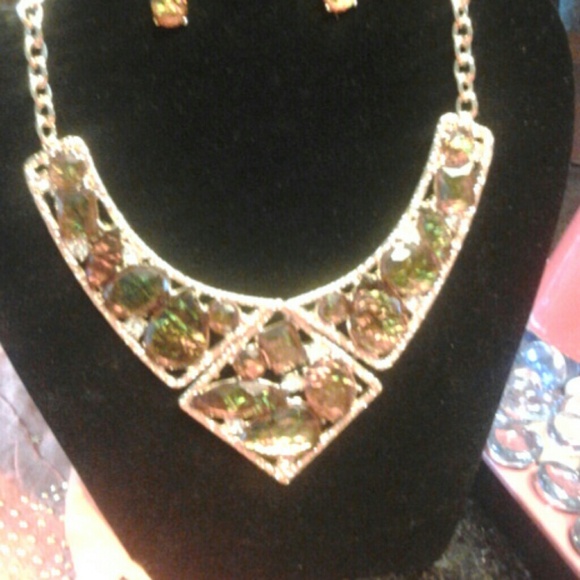 Chevron amber colored necklace set