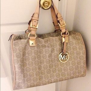 ❗️SOLD❗️Michael Kors Signature Logo Handbag