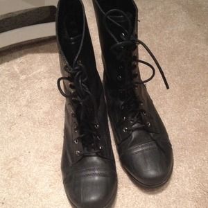 Combat boots