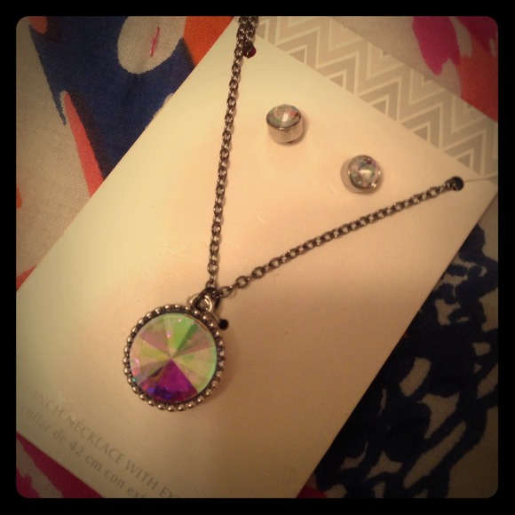 Cute kaleidoscope necklace and earring set! New !