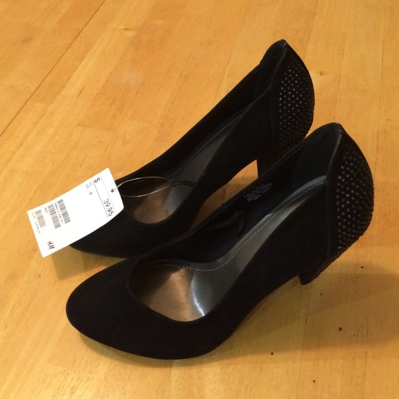 BNWT High heel black pumps w/studs h&m - Picture 3 of 4