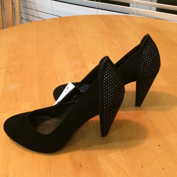 BNWT High heel black pumps w/studs h&m - Picture 4 of 4