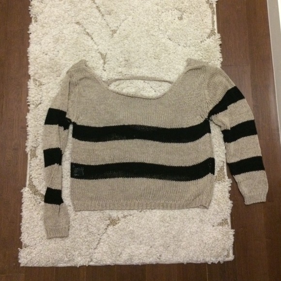 BRANDY MELVILLE SWEATER