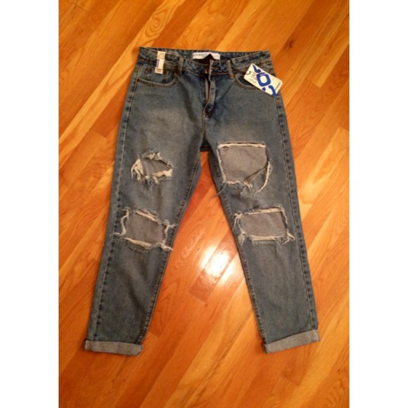 Distressed/ripped boyfriend jeans. Boohoo.com