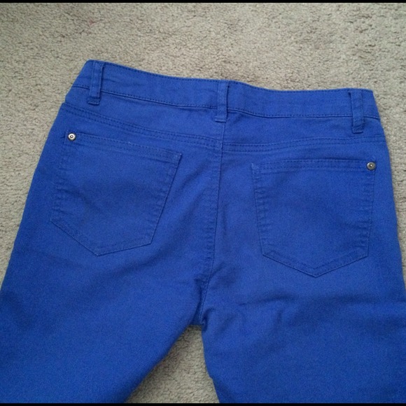 ❎SOLD!❎ Forever 21 Blue Skinny Jeans - Picture 2 of 4
