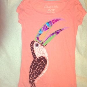 Cute coral colored shirt with a cute pelican💕