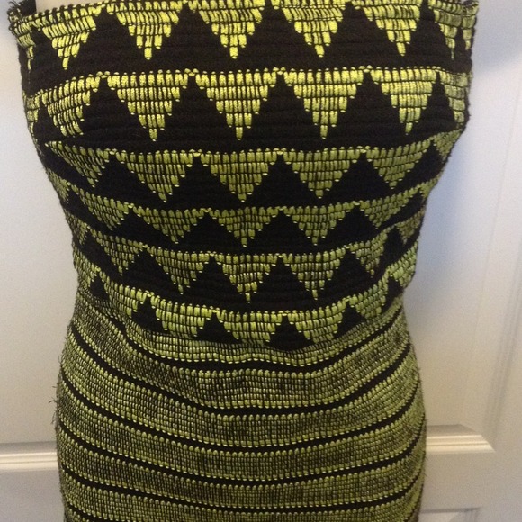 2B Bebe strapless tribal dress 💋HOT💋 XS BODY CON - Picture 2 of 4