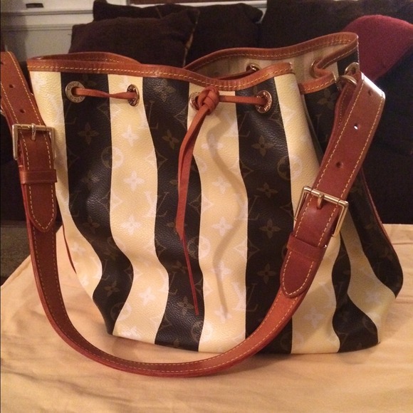 LV Rayures Noe petit. No trades