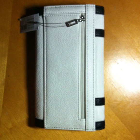 Guess wallet - Picture 2 of 4