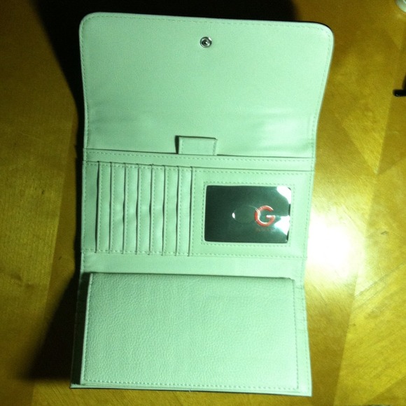 Guess wallet - Picture 3 of 4