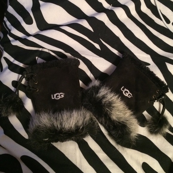 black ugg gloves