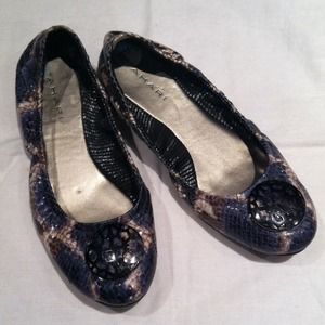 TAHARI Snakeskin Print Blue Black Ballet Flats