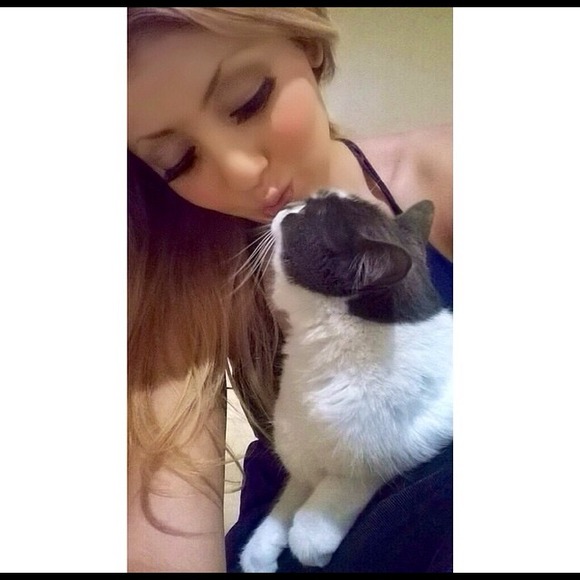 MEET YOUR POSH AMBASSADOR - Picture 5 of 6