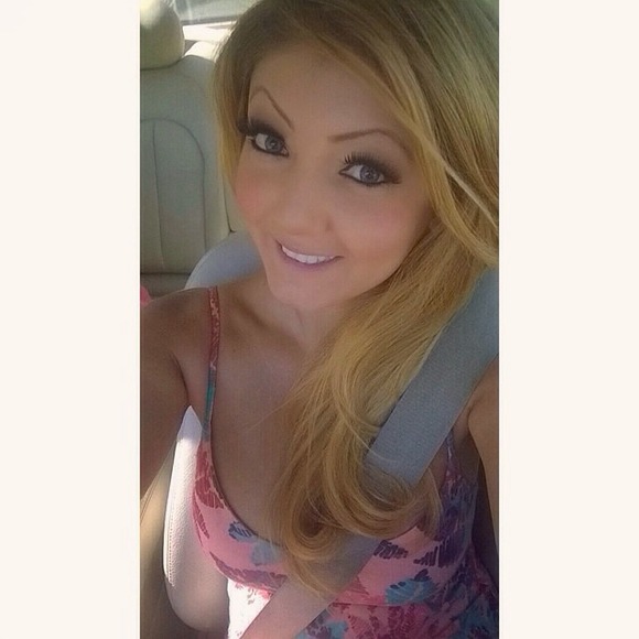 MEET YOUR POSH AMBASSADOR - Picture 2 of 6