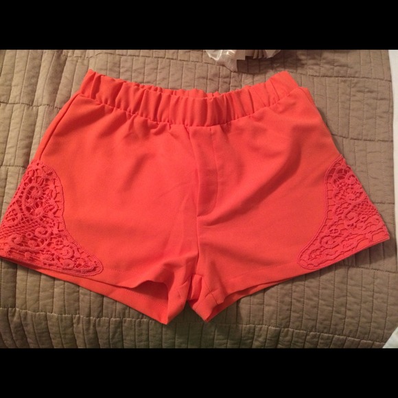 Coral lace shorts - Picture 1 of 2