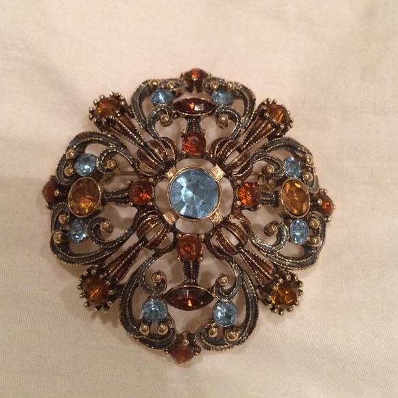 Monet Broach
