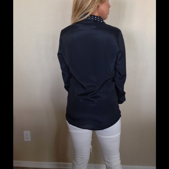 NWOT navy blue top w studded collar m - Picture 2 of 2