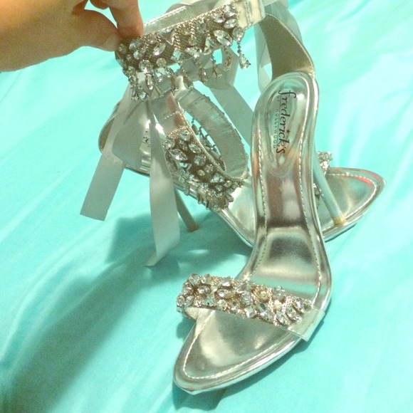 New Silver teardrop sandals, GORGEOUS