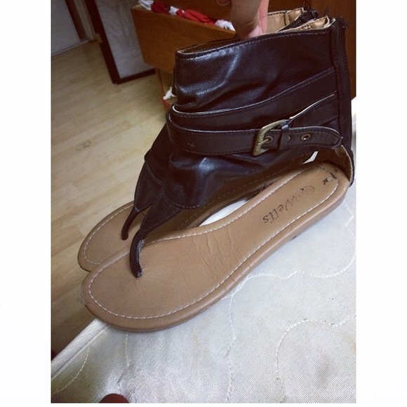 Black sandals - Picture 1 of 1