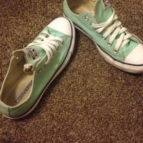 Mint chucks great condition - Picture 2 of 2