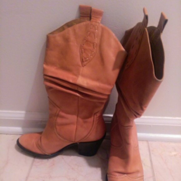 BCBG LEATHER BOOTS