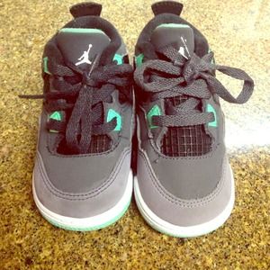 INFANT Green Glow Jordans 💚💚💚
